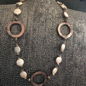 Necklace with creamy pearls